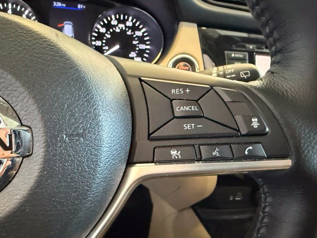 Used 2018 Nissan Rogue SV w/ Sun & Sound Touring Package AWD/4WD image 17