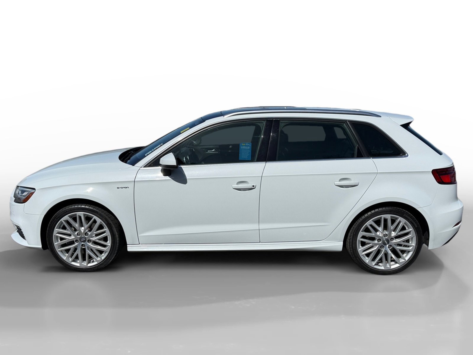Used 2018 Audi A3 e-tron Premium Plus w/ Technology Package image 2