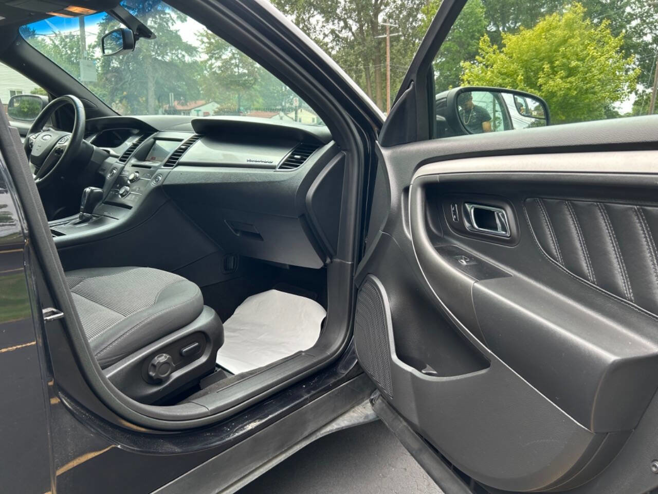 Used 2016 Ford Taurus SEL image 23