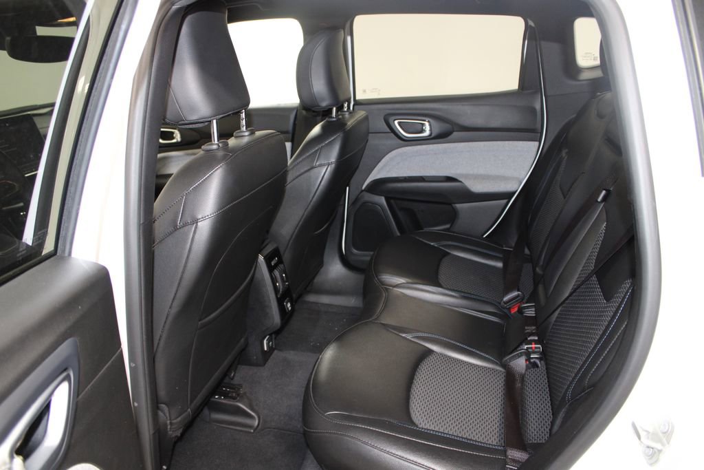 Used 2024 Jeep Compass Latitude image 17