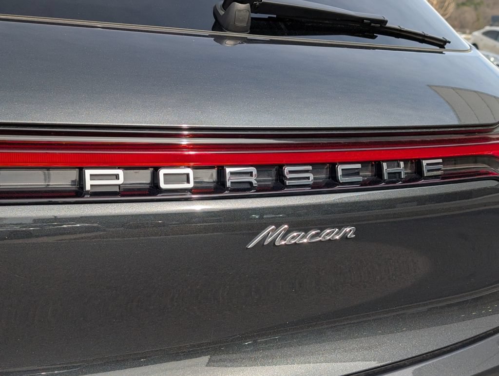 Certified 2025 Porsche Macan AWD/4WD image 32