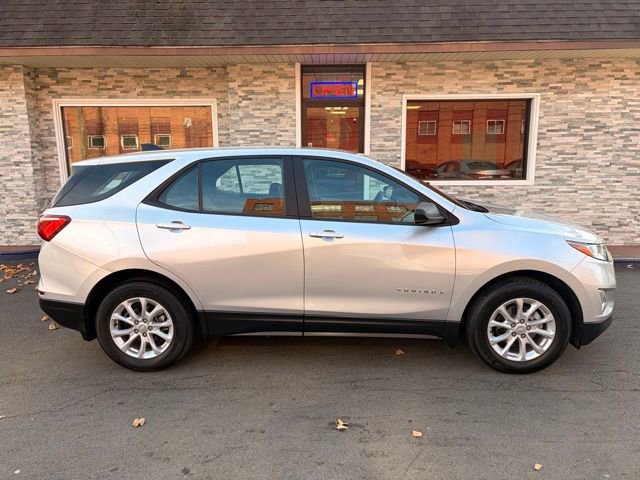 Used 2021 Chevrolet Equinox LS w/ LPO, Floor Liner Package FWD image 4