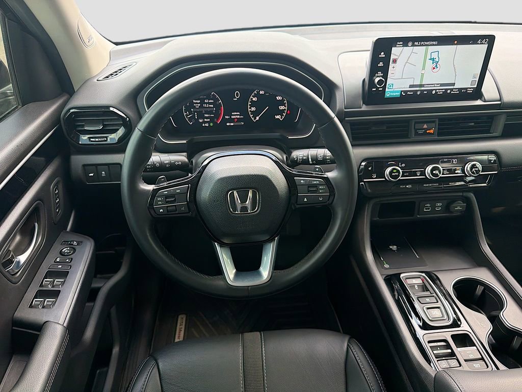 Used 2025 Honda Pilot Touring image 24