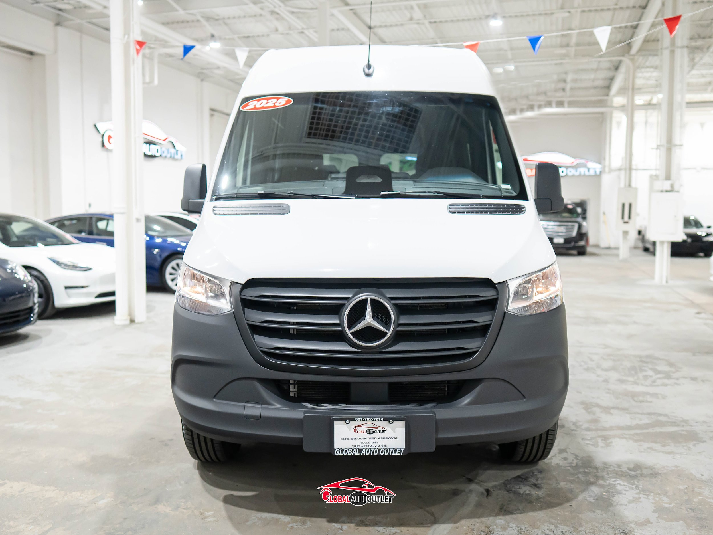 Used 2025 Mercedes-Benz Sprinter 2500 image 2