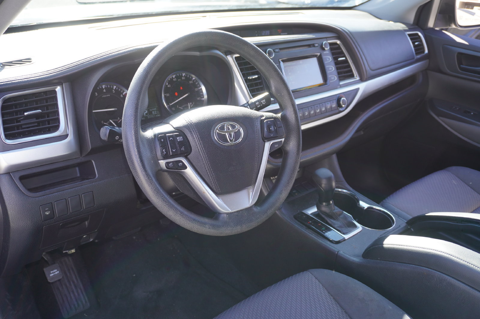 Used 2016 Toyota Highlander LE FWD image 5