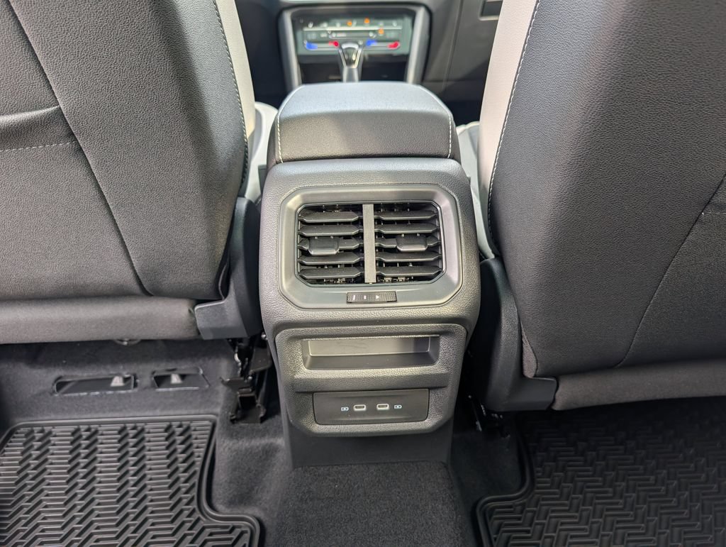 New 2026 Volkswagen Taos SE FWD image 27