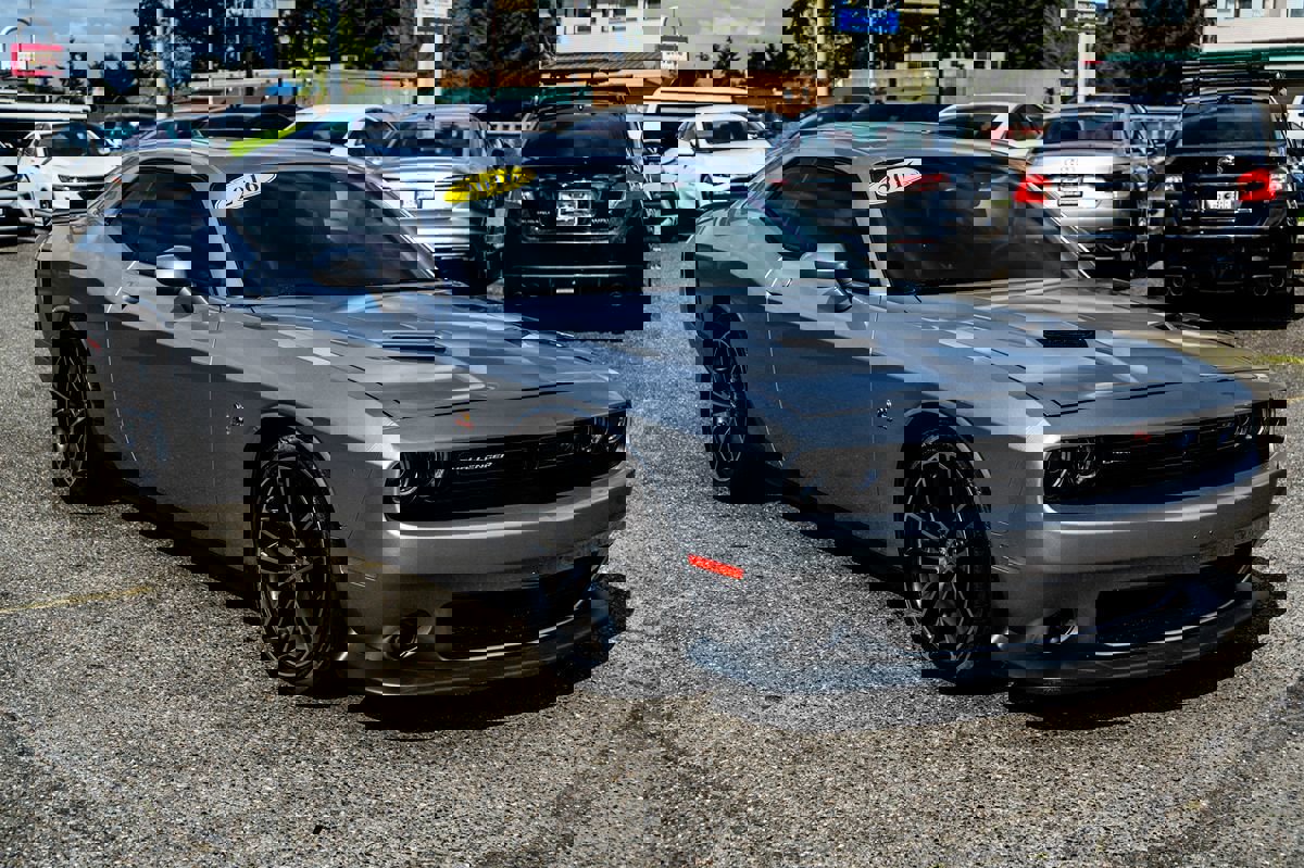 Used 2016 Dodge Challenger R/T Scat Pack w/ Leather Interior Group image 6