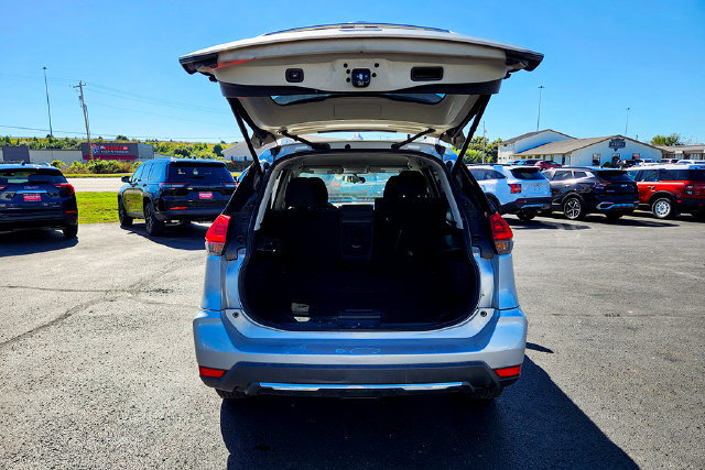 Used 2018 Nissan Rogue SV AWD/4WD image 25
