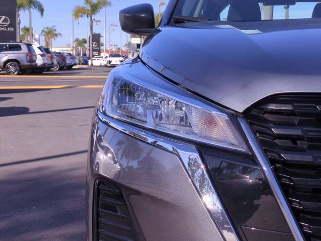 Used 2022 Nissan Kicks S image 11