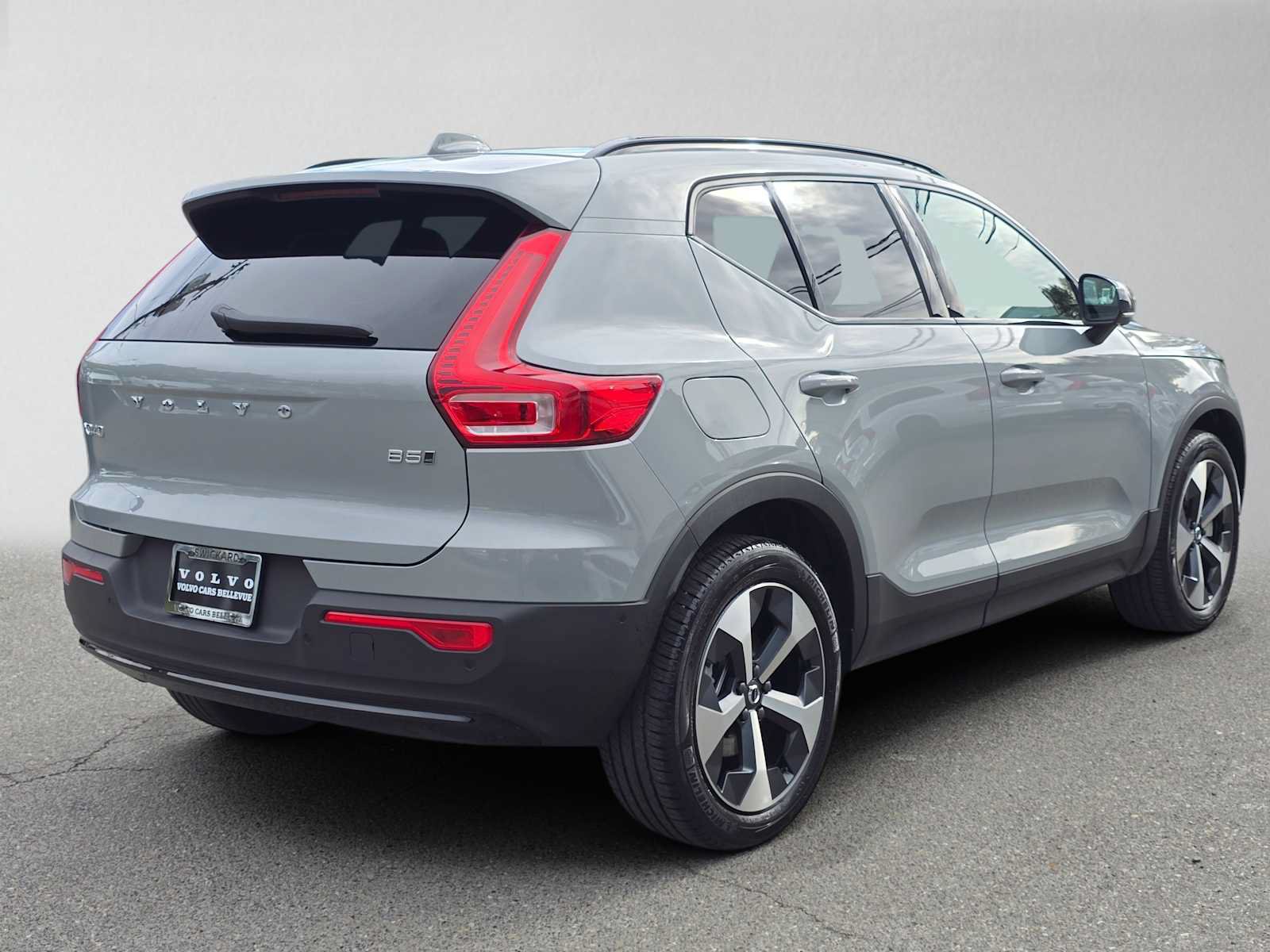Used 2026 Volvo XC40 B5 Plus w/ Protection Package Premier AWD/4WD image 3