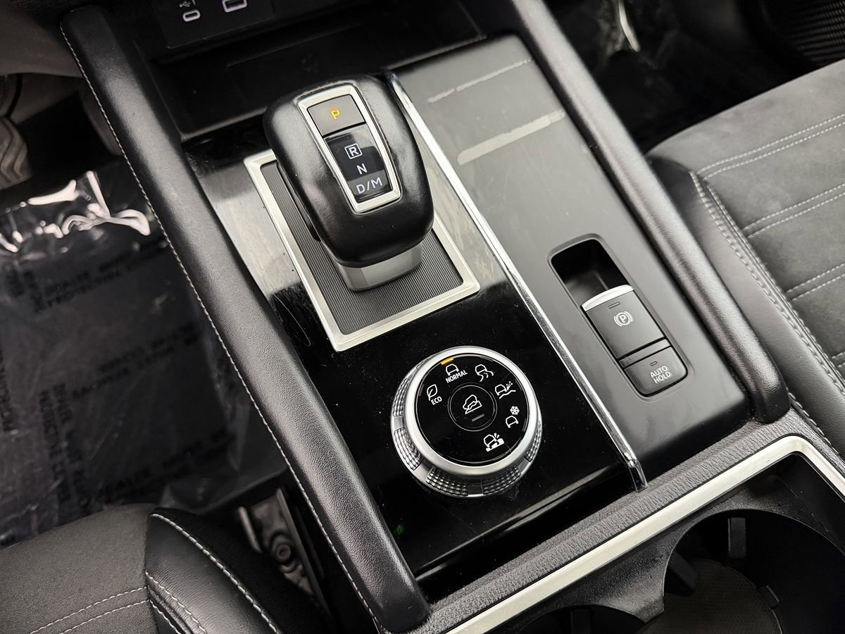 Used 2024 Mitsubishi Outlander SE Black Edition image 32