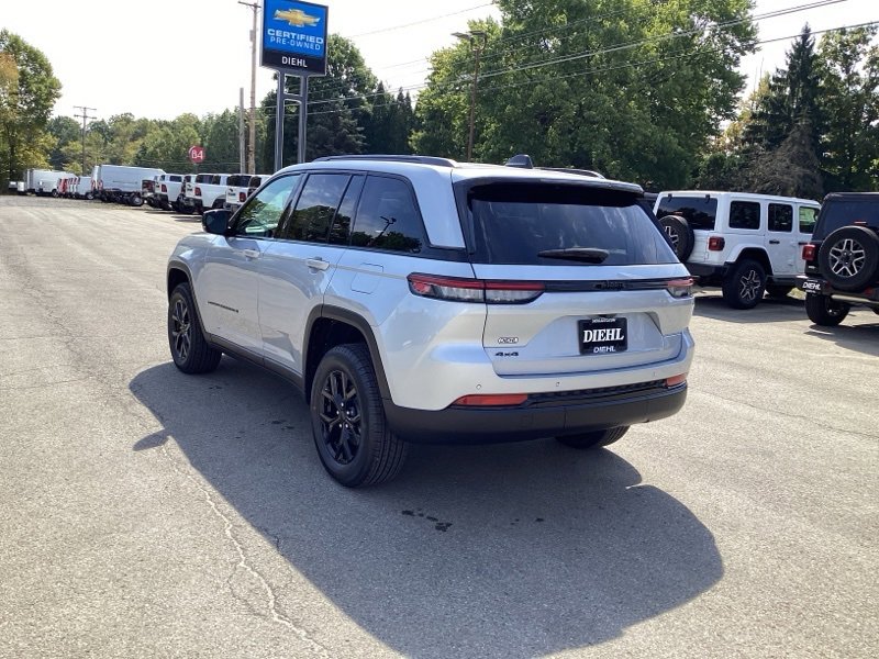 New 2025 Jeep Grand Cherokee Altitude image 5