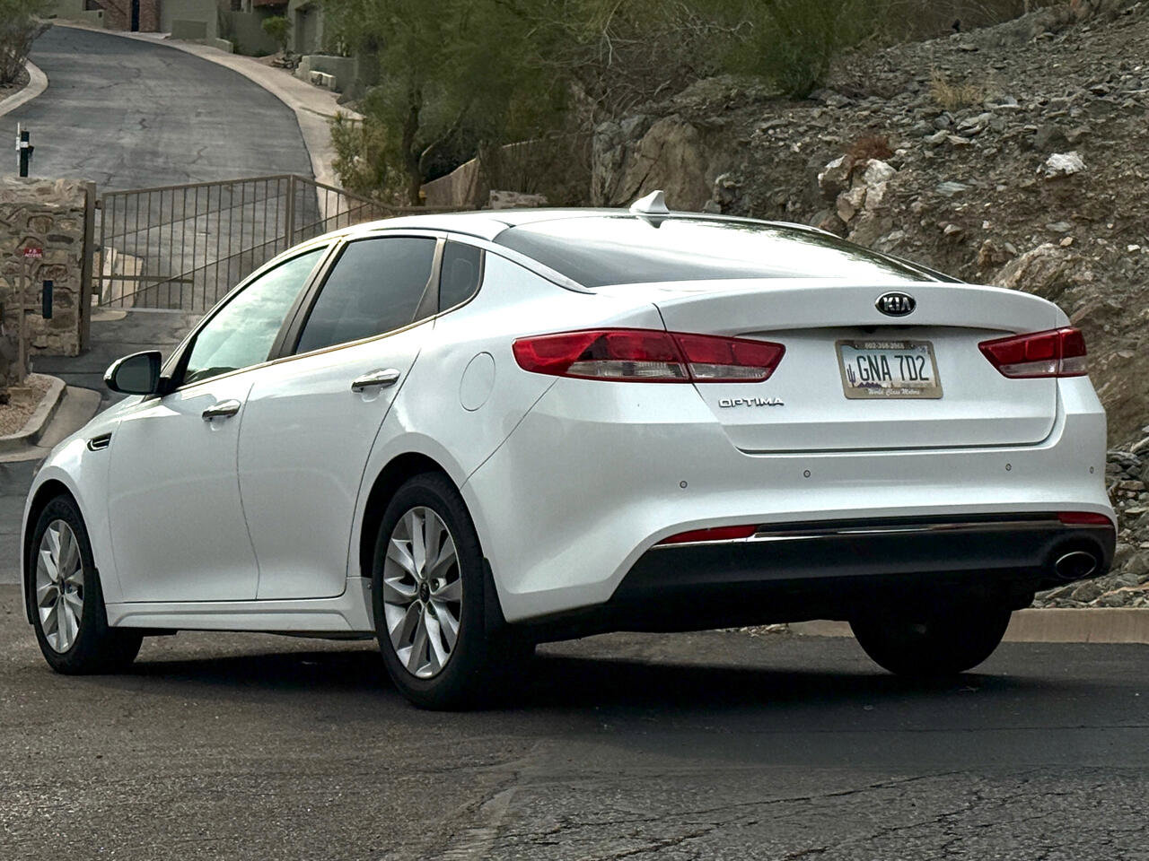 Used 2018 Kia Optima LX w/ 17" Alloy Wheels Package image 4