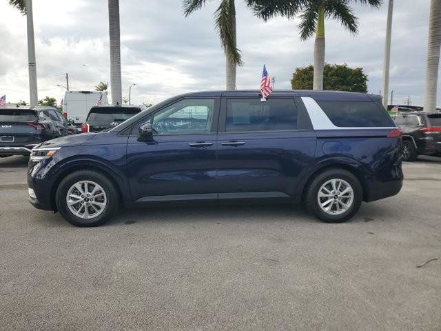 Used 2024 Kia Carnival LX image 8