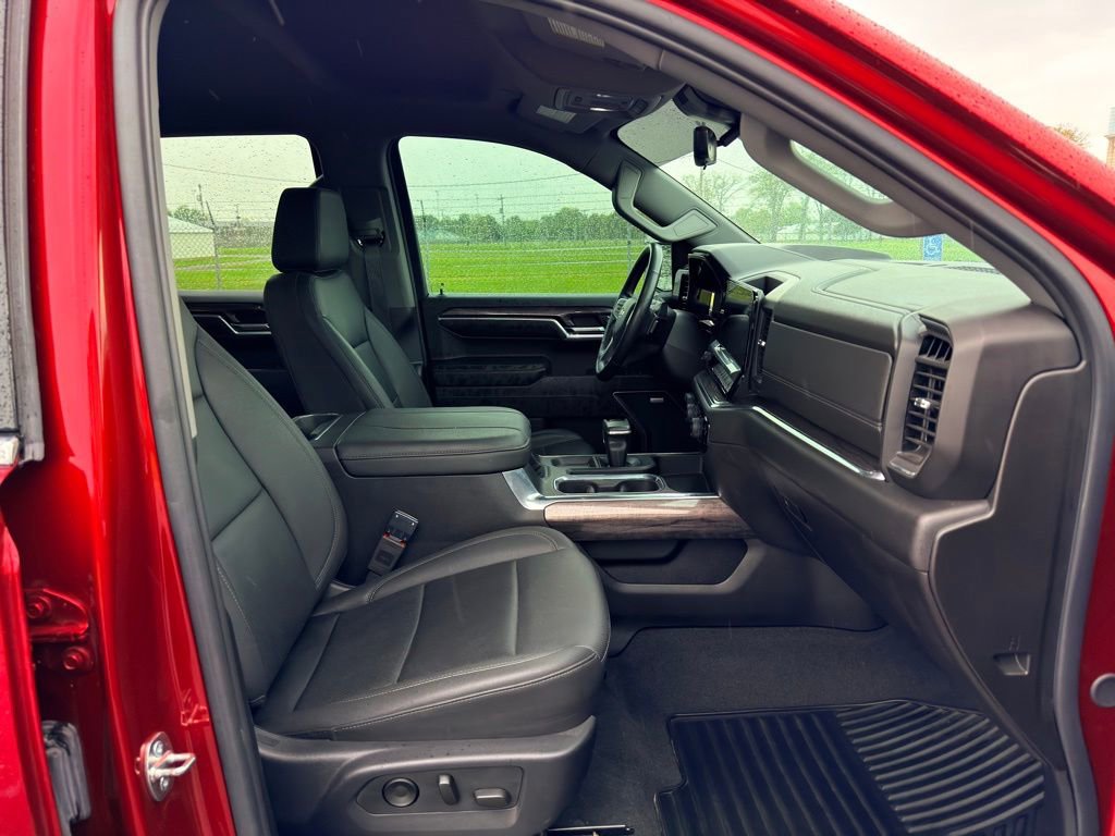 Used 2024 Chevrolet Silverado 1500 LTZ w/ Technology Package AWD/4WD image 32
