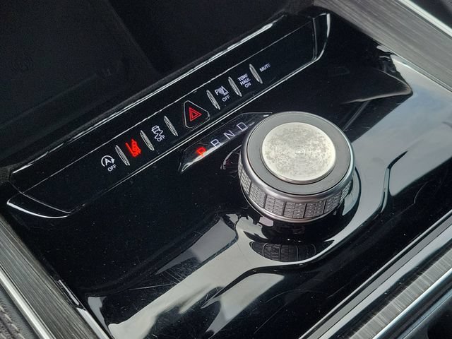 Used 2024 Jeep Wagoneer Series II w/ Flexible Seating Group RWD image 30