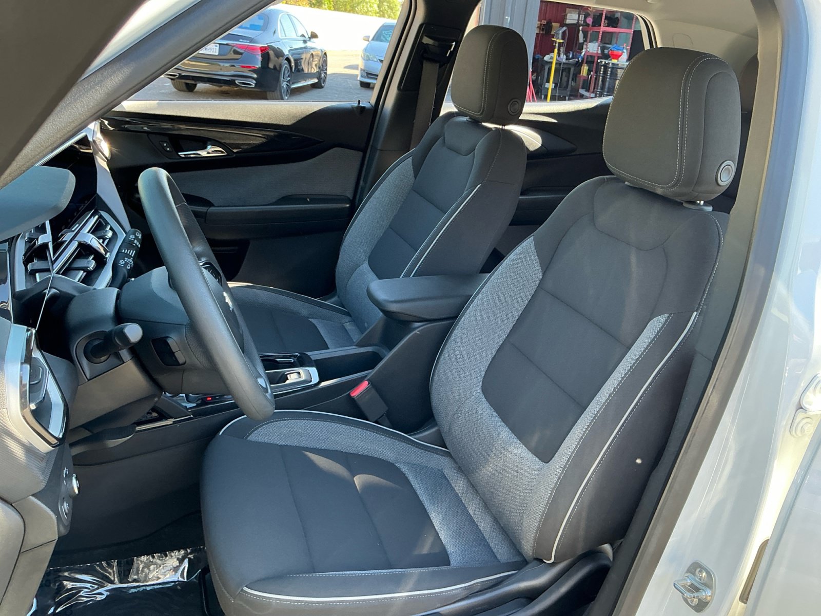 Used 2024 Chevrolet TrailBlazer LT w/ Driver Confidence Package FWD image 18