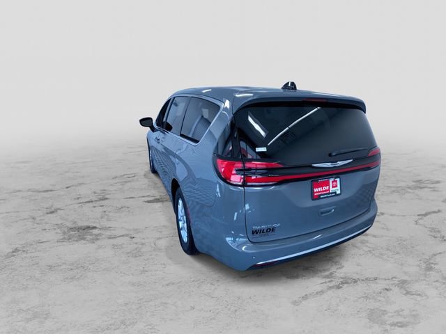 Used 2025 Chrysler Pacifica Select FWD image 8