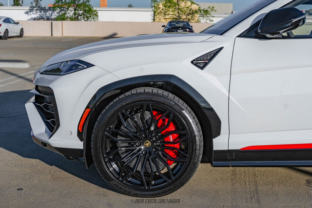 Used 2025 Lamborghini Urus SE AWD/4WD image 4