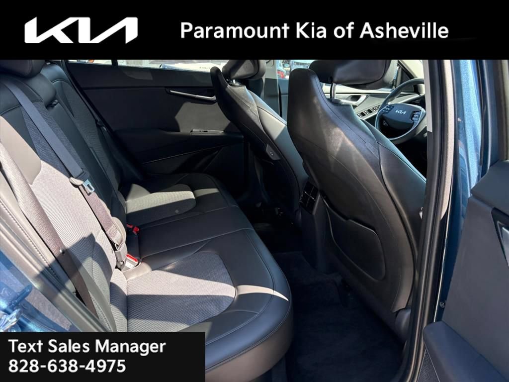 Certified 2025 Kia Niro EX Touring FWD image 23