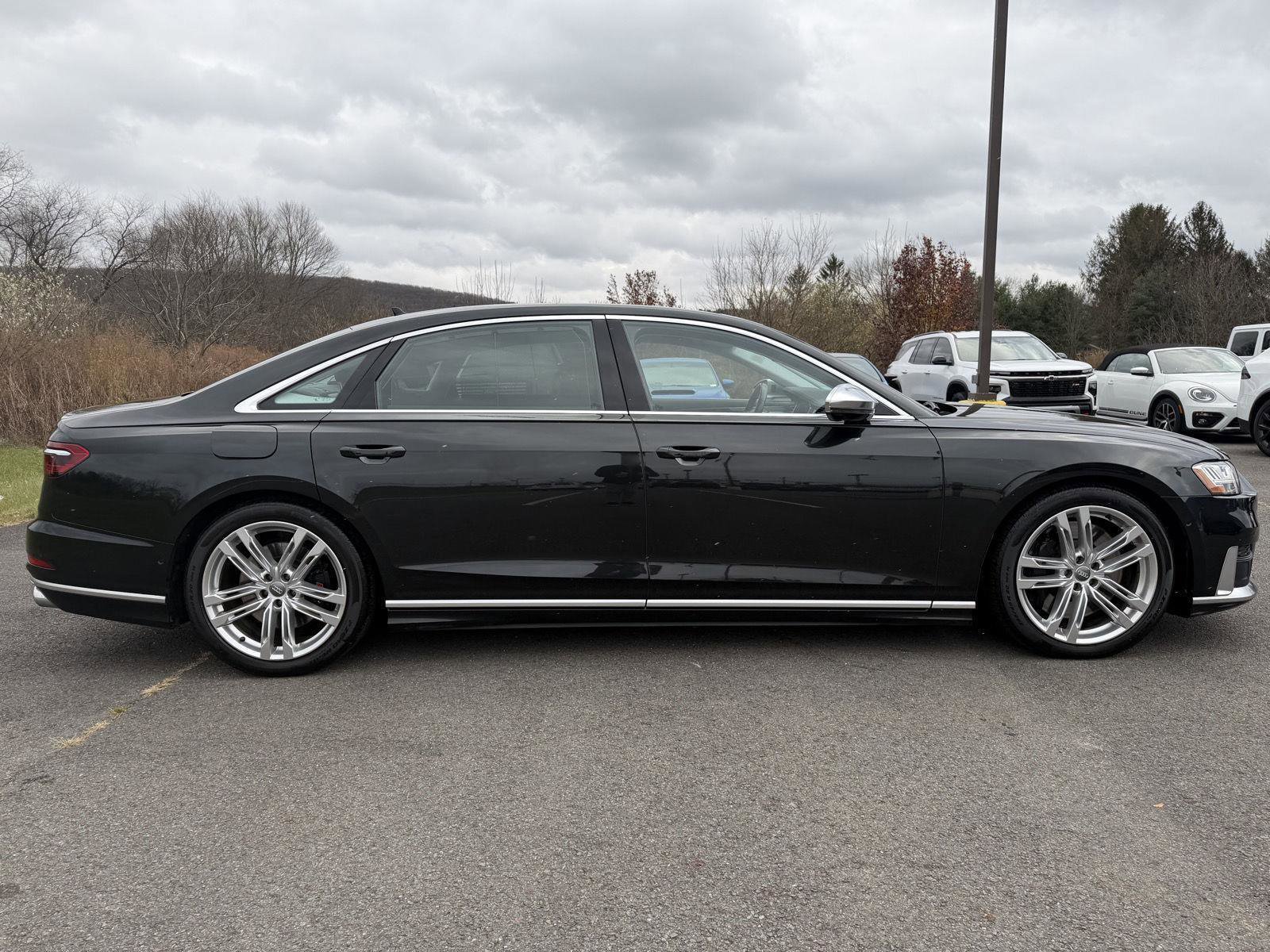 Used 2020 Audi S8 L w/ S8 Executive Package image 9