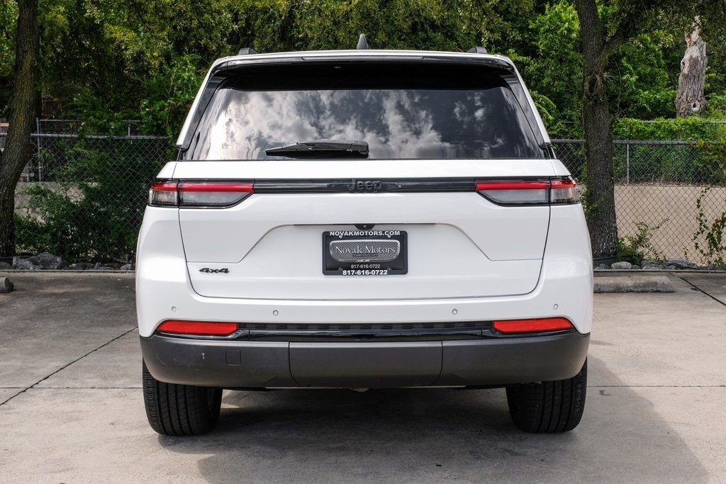 Used 2023 Jeep Grand Cherokee Altitude image 18