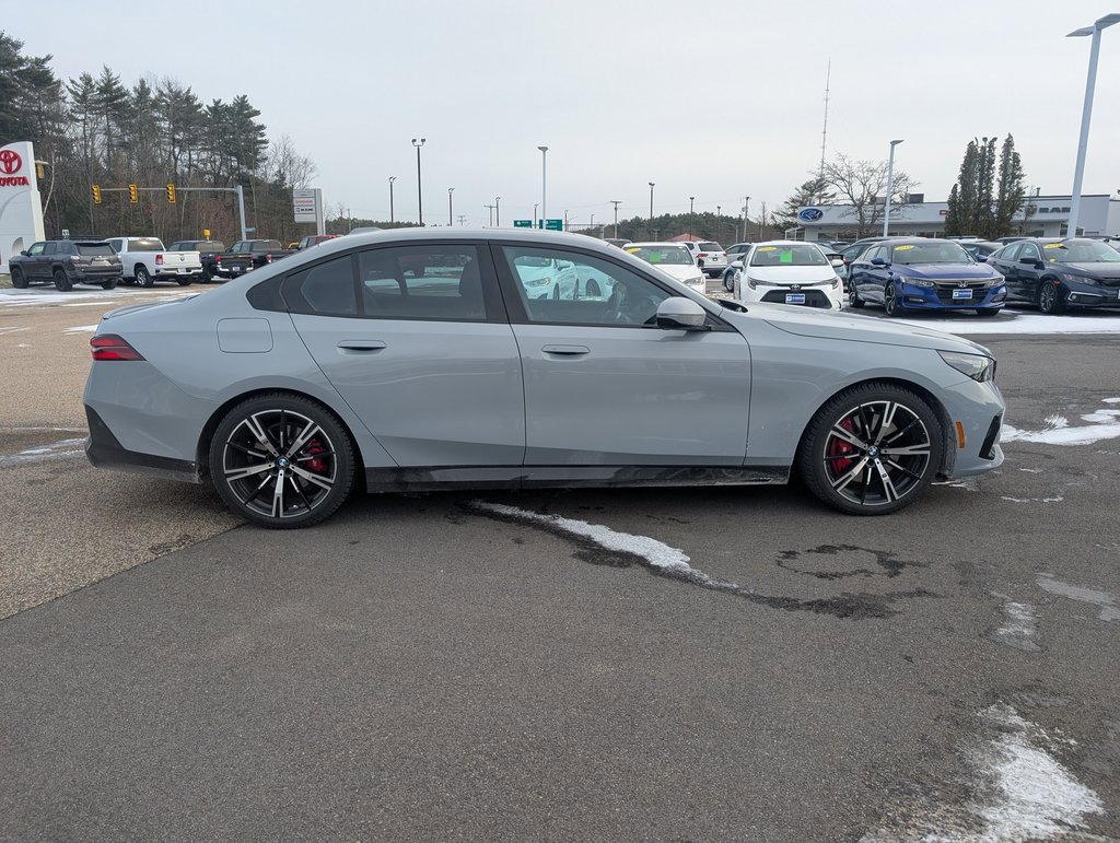 Used 2024 BMW 540i xDrive w/ Premium Package image 7