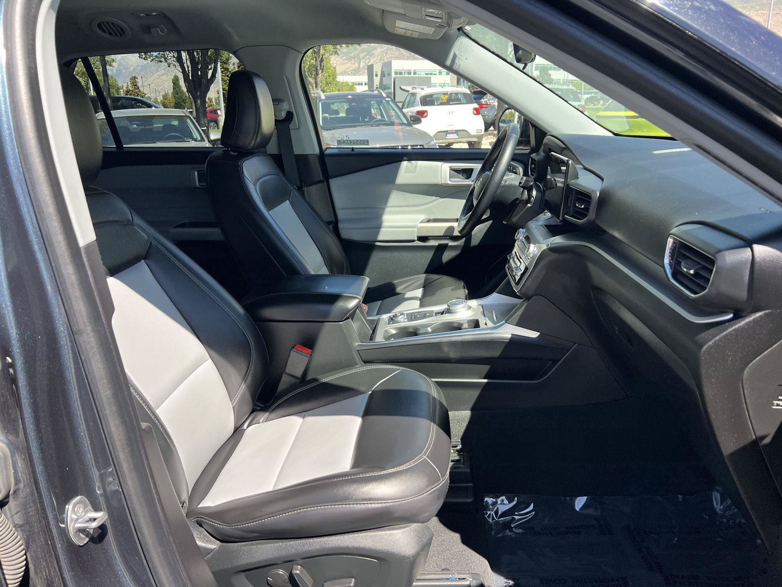 Used 2022 Ford Explorer XLT w/ Equipment Group 202A AWD/4WD image 4
