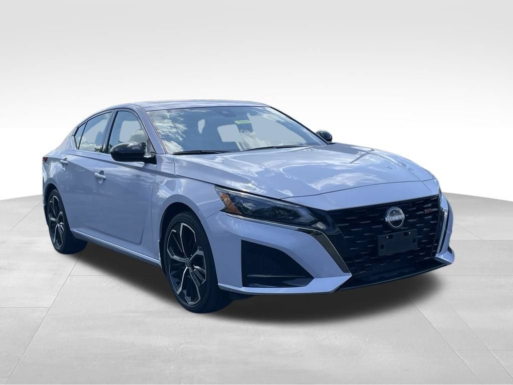 Certified 2024 Nissan Altima 2.5 SR w/ SR Premium Package FWD image 3