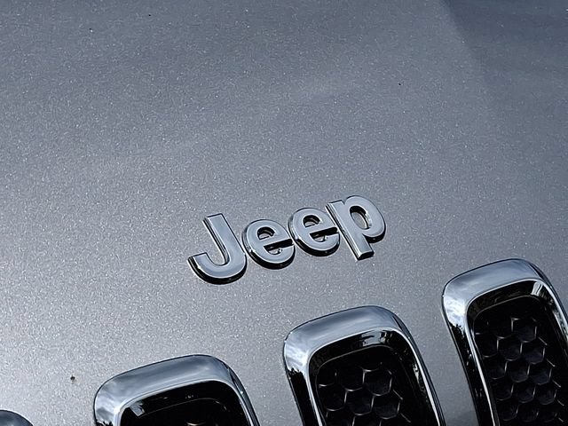 Used 2017 Jeep Cherokee Overland w/ Technology Group AWD/4WD image 25