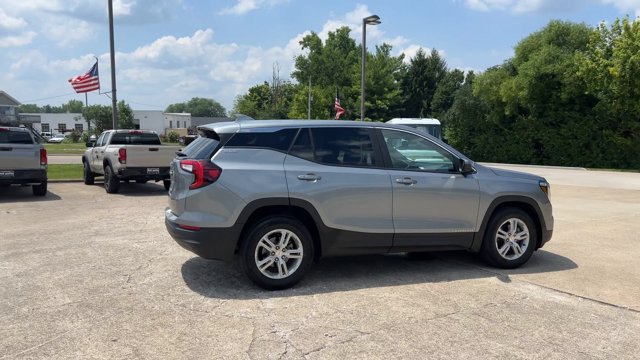 Used 2023 GMC Terrain SLE FWD image 9