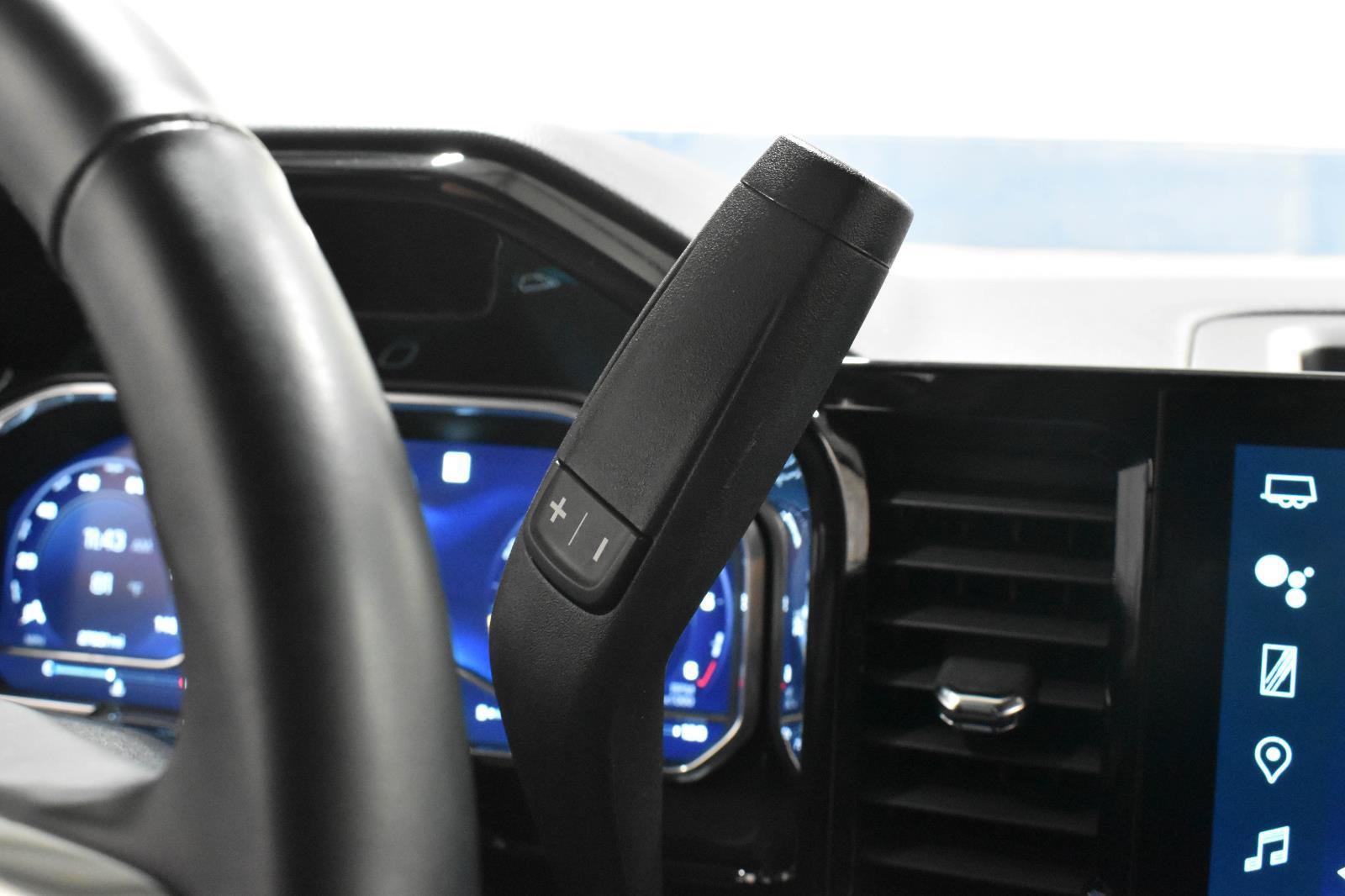 Used 2023 Chevrolet Silverado 1500 LT AWD/4WD image 16
