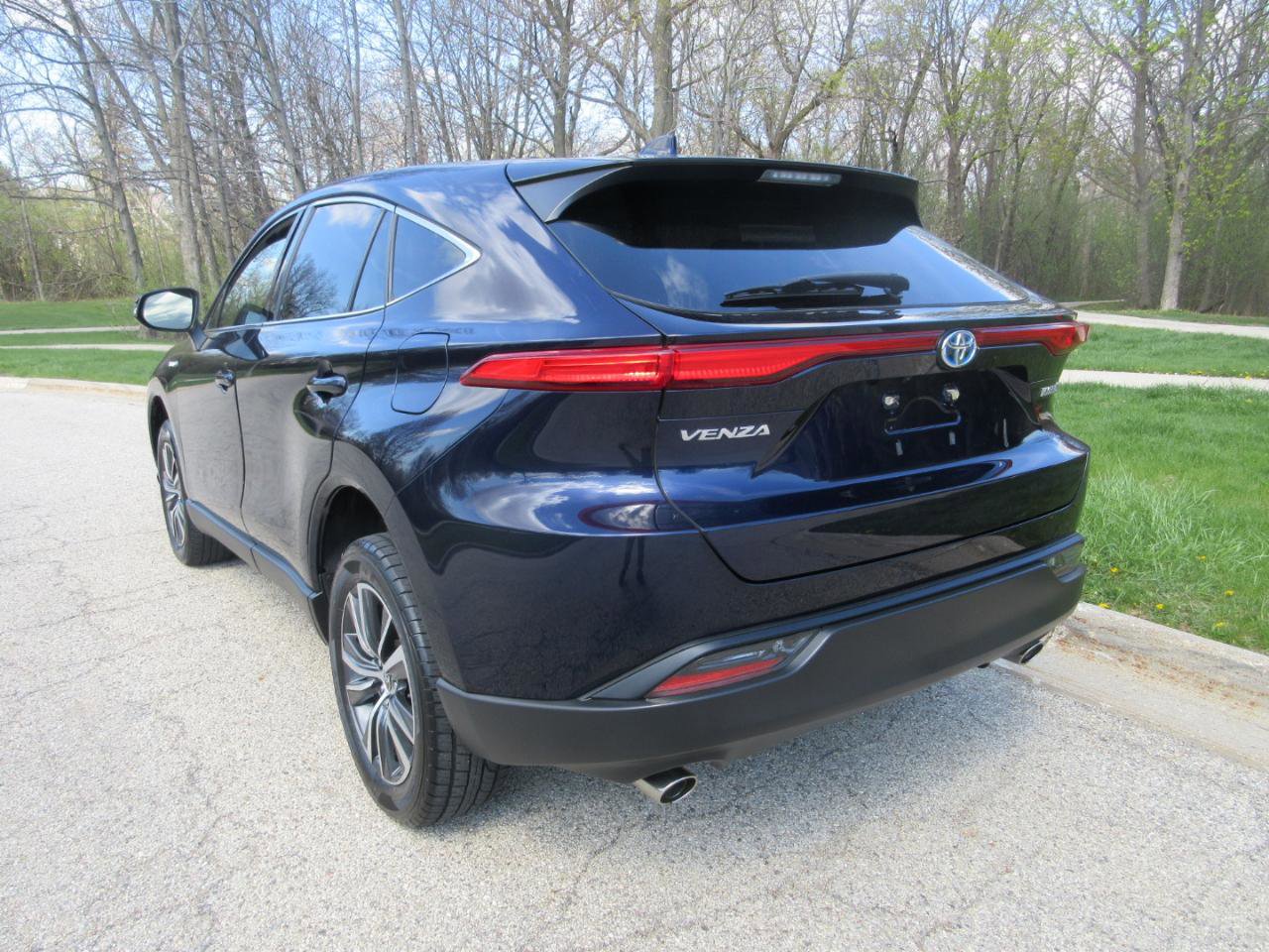 Used 2021 Toyota Venza LE w/ Carpet Mat Package (TMS) AWD/4WD image 29