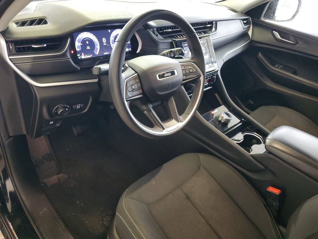 Used 2023 Jeep Grand Cherokee Laredo w/ Luxury Tech Group I image 6