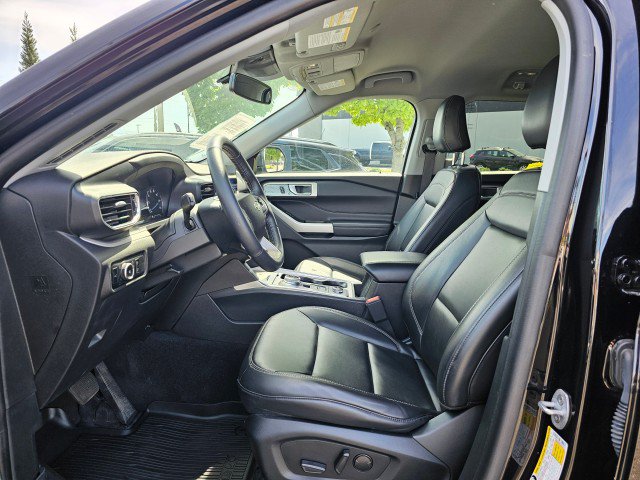 Used 2023 Ford Explorer XLT w/ Equipment Group 202A AWD/4WD image 29