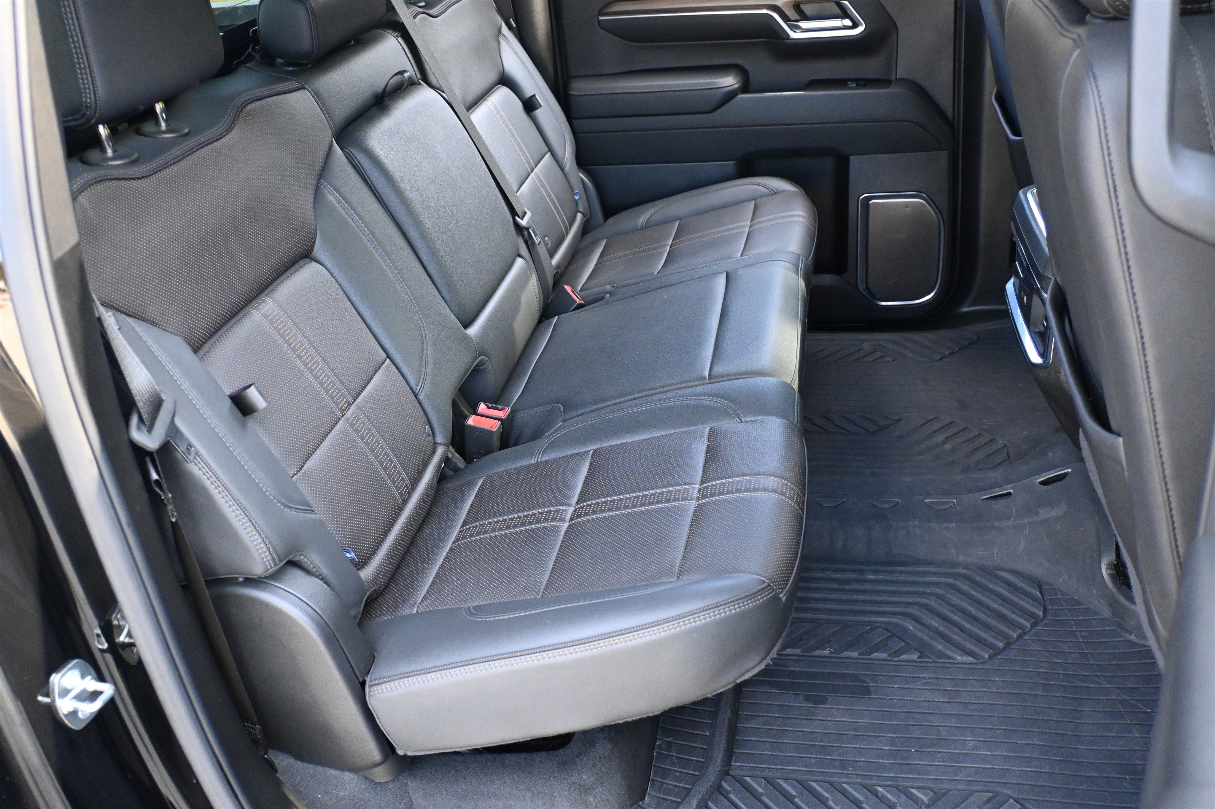 Used 2024 Chevrolet Silverado 1500 High Country w/ Midnight Edition image 18