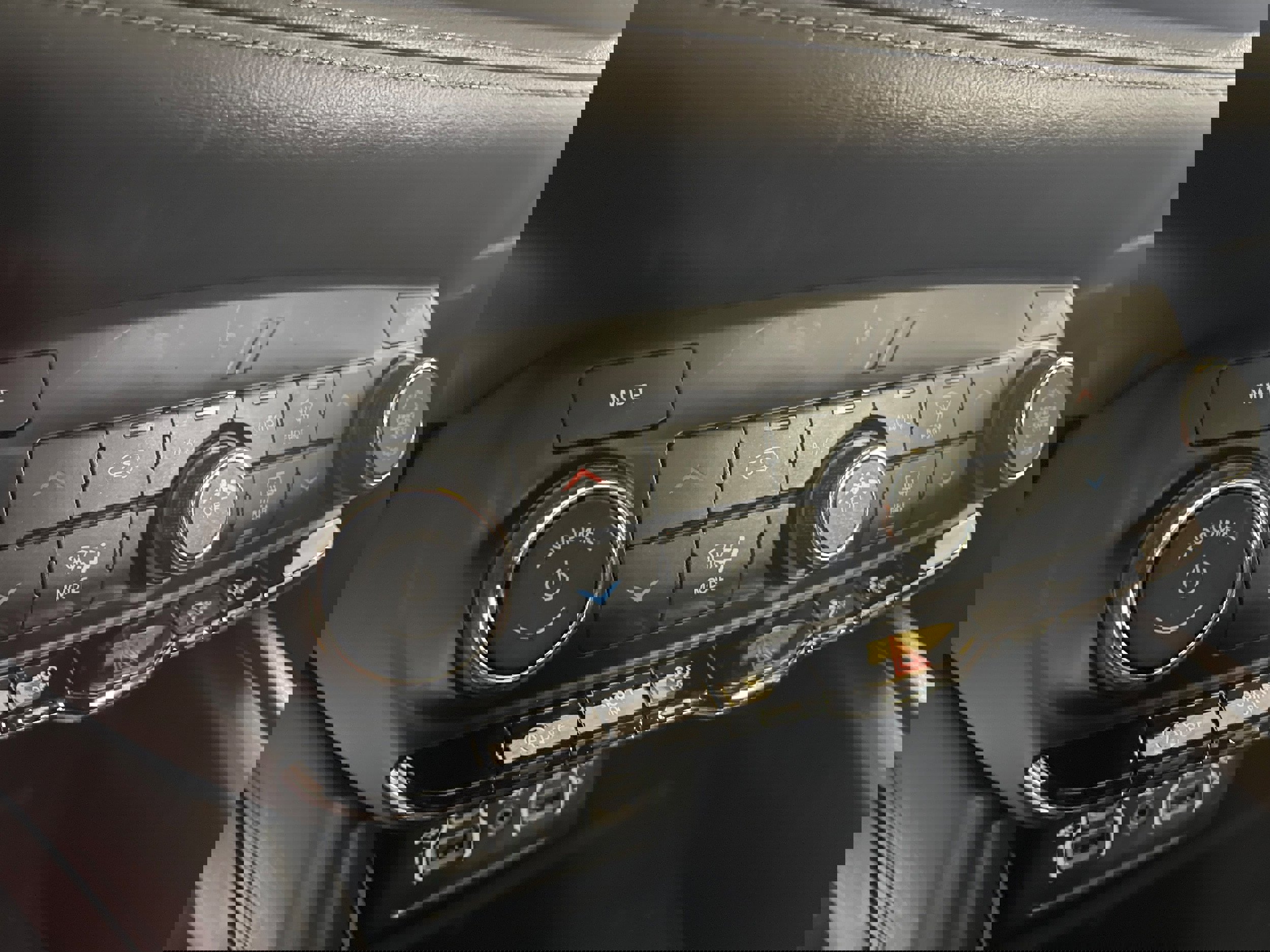 Used 2022 Dodge Durango SXT image 14