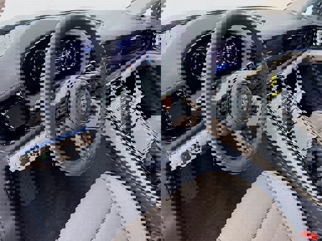 New 2026 Porsche Panamera 4 image 4