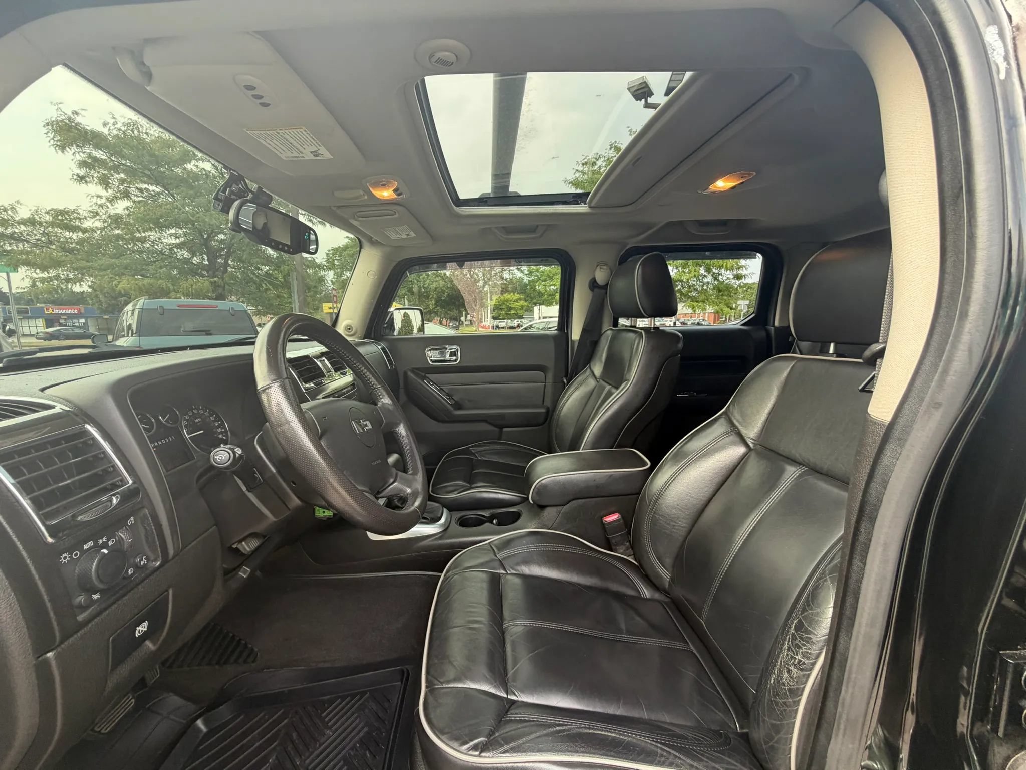Used 2009 HUMMER H3T Luxury AWD/4WD image 16