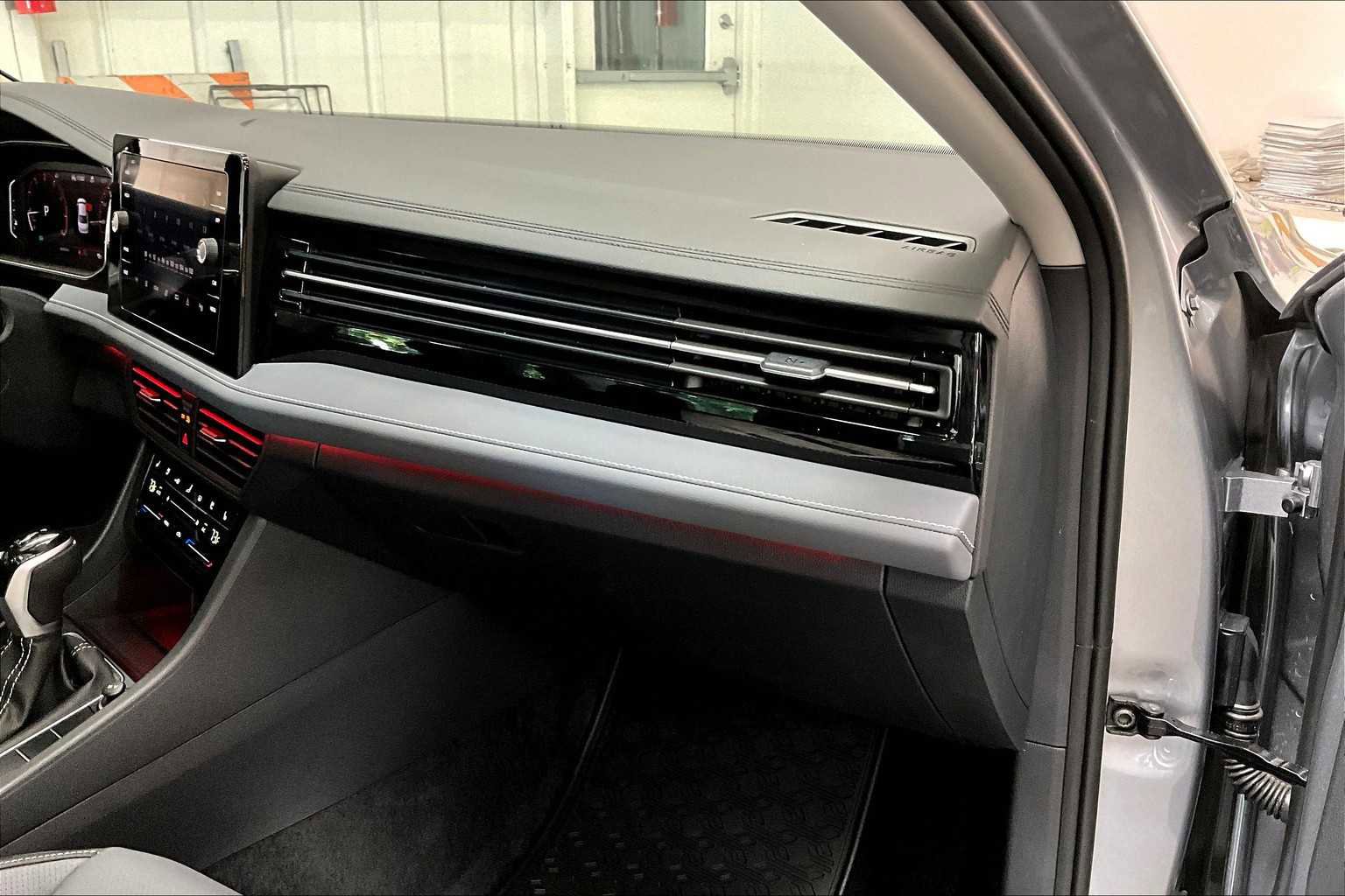 New 2025 Volkswagen Jetta SEL image 25