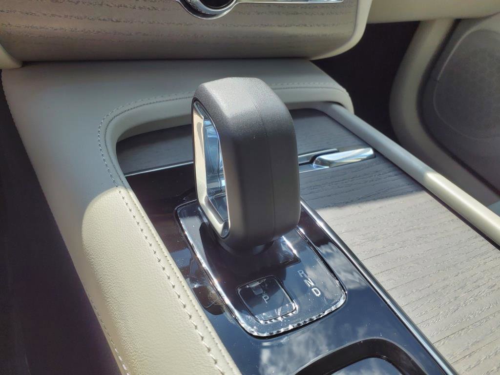 New 2025 Volvo XC90 B6 Plus w/ Protection Package Premier image 18