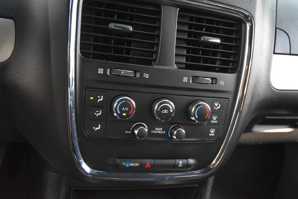 Used 2015 Dodge Grand Caravan SXT w/ Blacktop Package FWD image 22