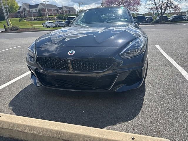 Used 2022 BMW Z4 M40i w/ Premium Package image 3