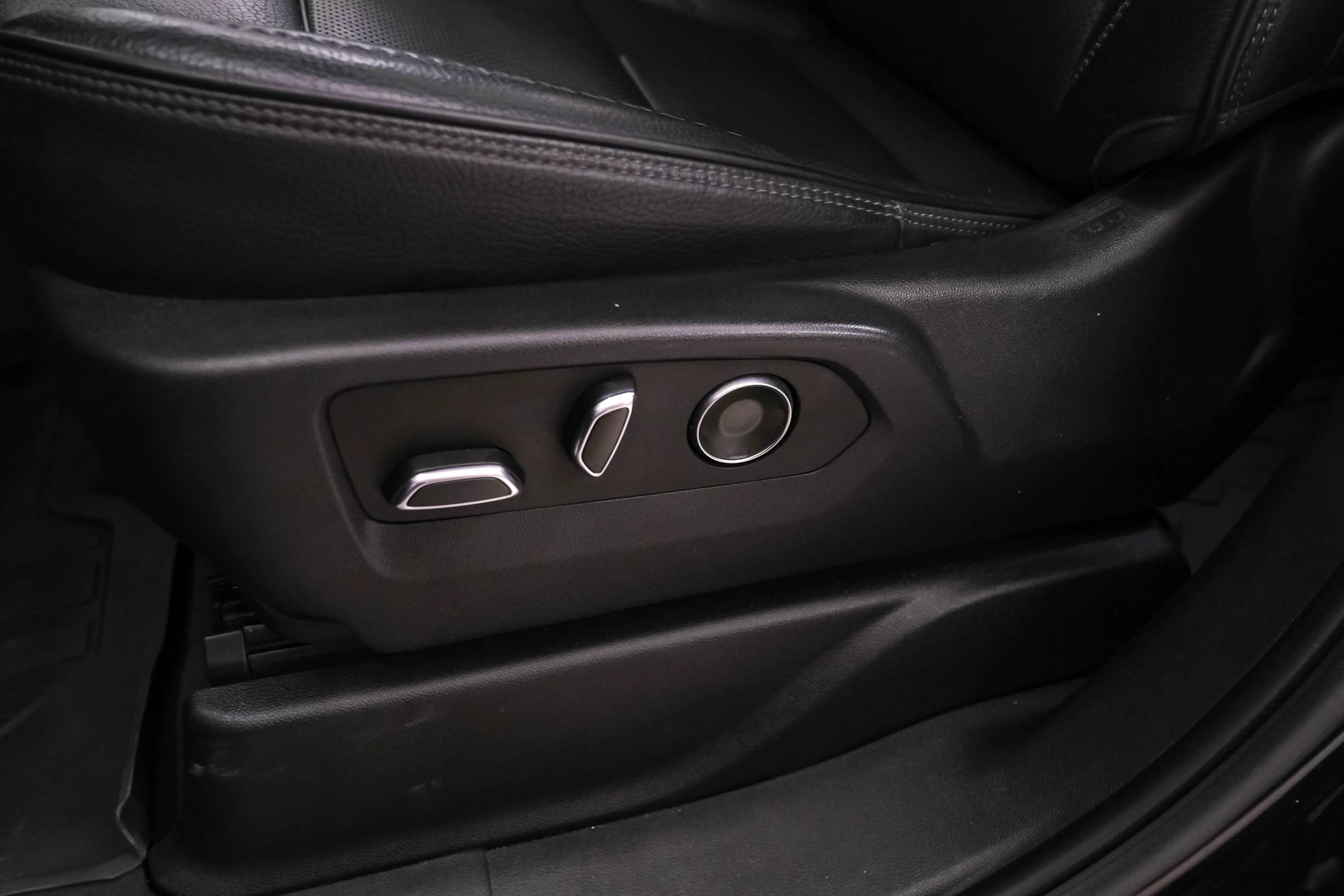 Used 2023 GMC Yukon Denali w/ LPO, Floor Liner Package RWD image 34