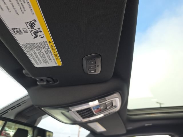 Used 2025 RAM 1500 Laramie AWD/4WD image 32