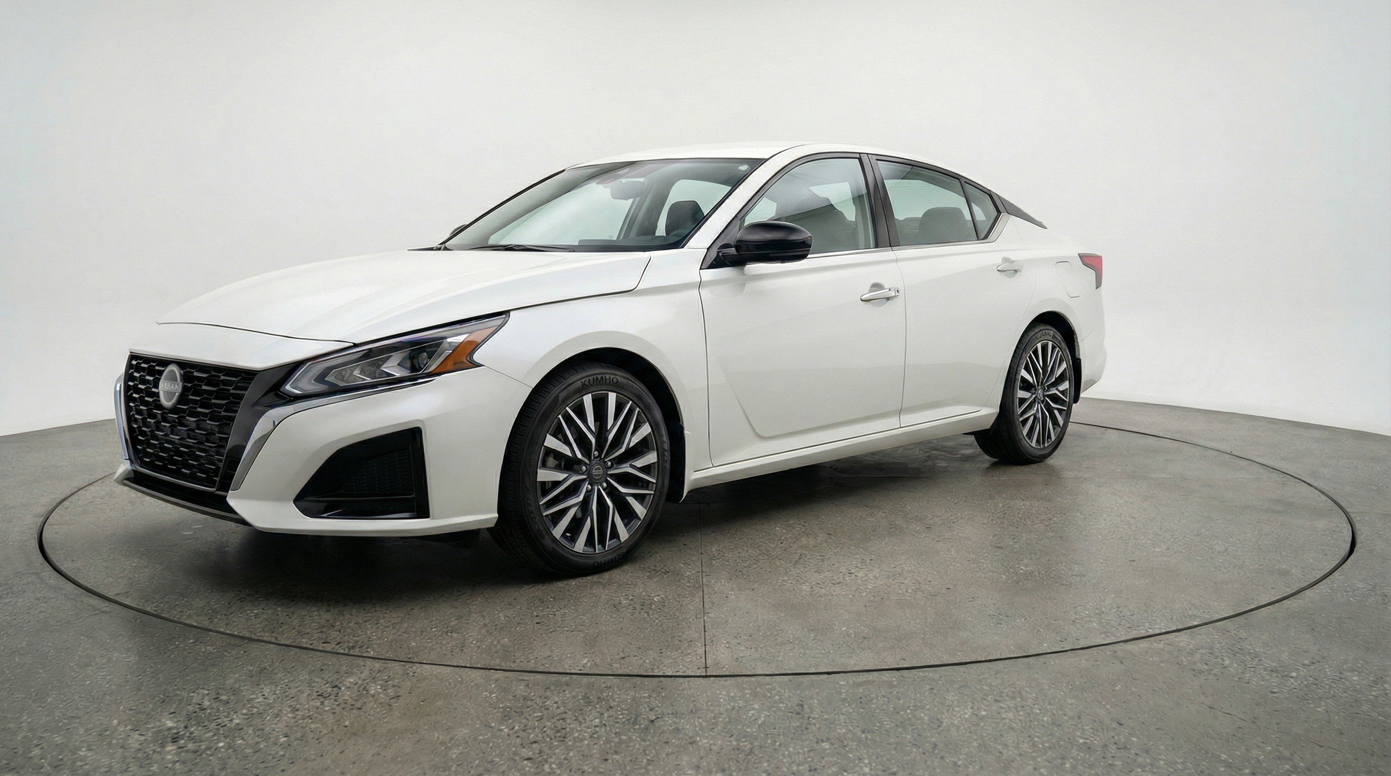 Used 2025 Nissan Altima 2.5 SV image 3