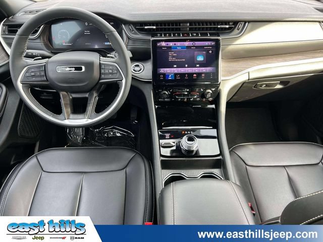 Certified 2024 Jeep Grand Cherokee Limited w/ Black Appearance Package AWD/4WD image 17