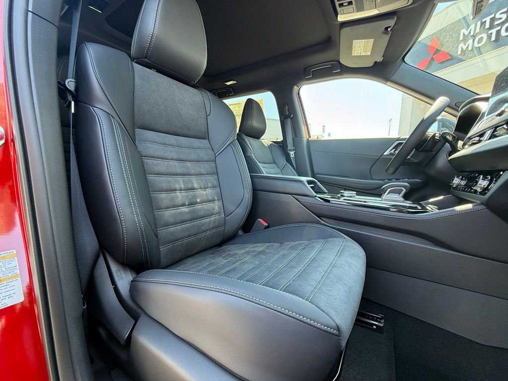 New 2026 Mitsubishi Outlander AWD image 16