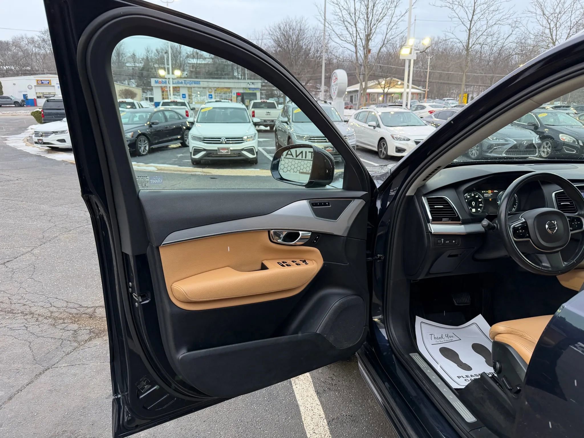 Used 2016 Volvo XC90 T8 Momentum w/ Vision Package image 10