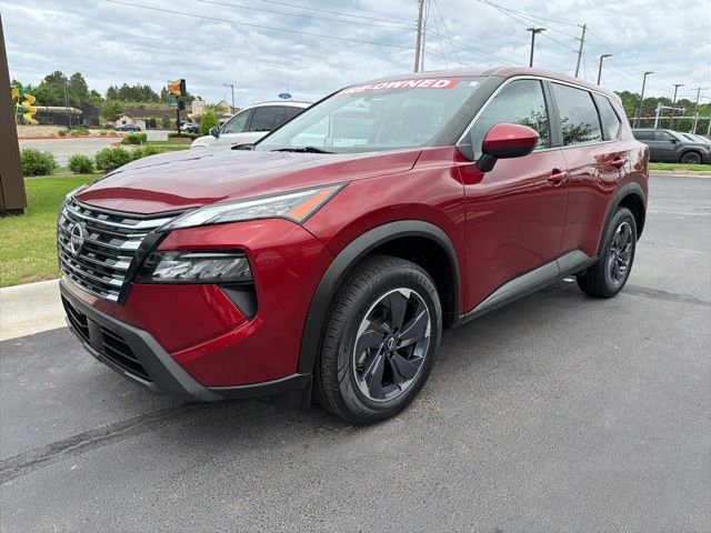 Used 2024 Nissan Rogue SV FWD image 3